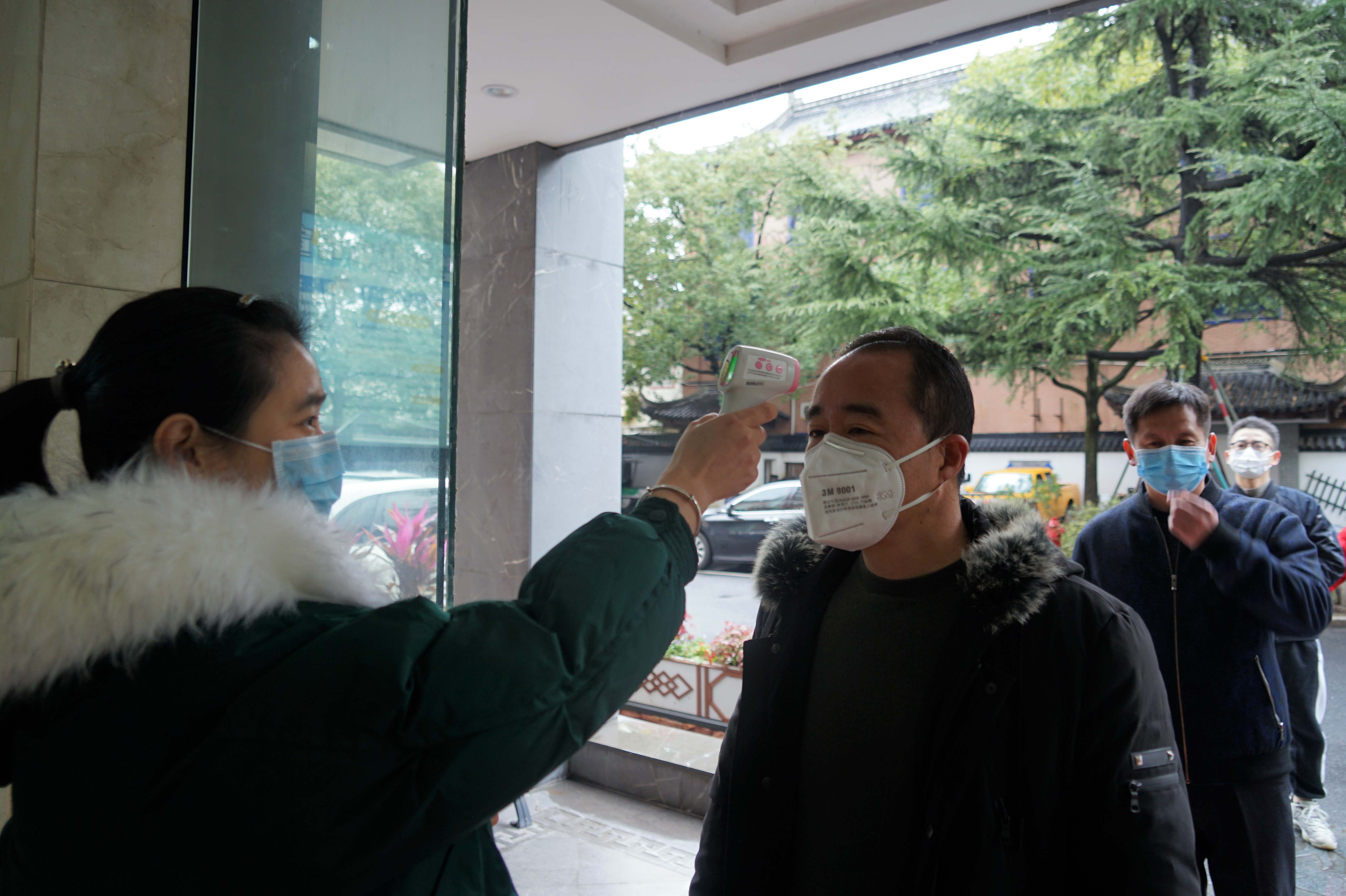 5e5efd72ae65e.jpg 測量體溫.jpg